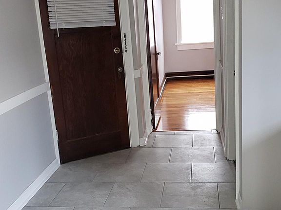 2nd image of 4943 Winona Ave