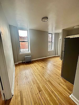 5th image of 81 W 127th St #2D