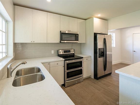 5th image of 4240 SW 4th St