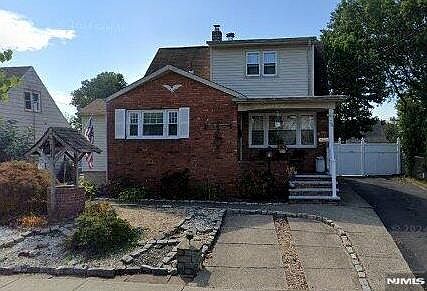 1st image of 74 Avenue E