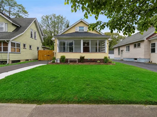 1061 Bennington Dr, Rochester, NY 14616