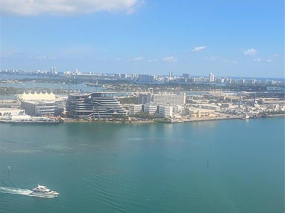 4th image of 335 Biscayne Blvd #3400