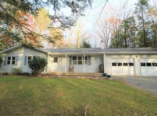 1540 Starry Ln, Effort, PA 18330