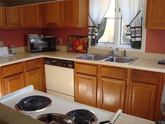 4th image of 255 Willard Ave #3