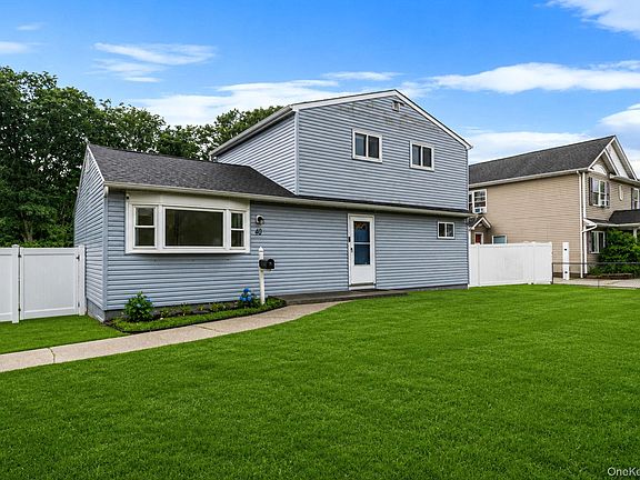 3rd image of 40 E Oakdale Street