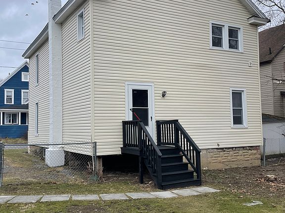 2nd image of 211 Phelps St