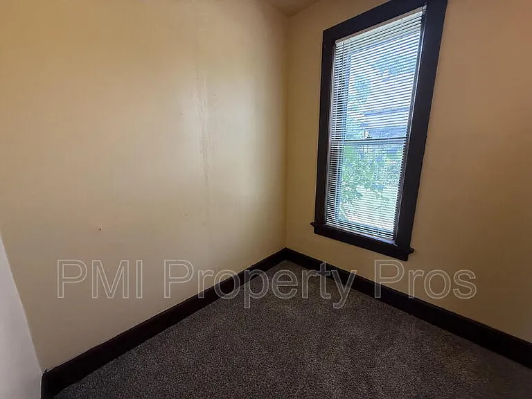 2439 N Dr William Finlayson St — Photo 8