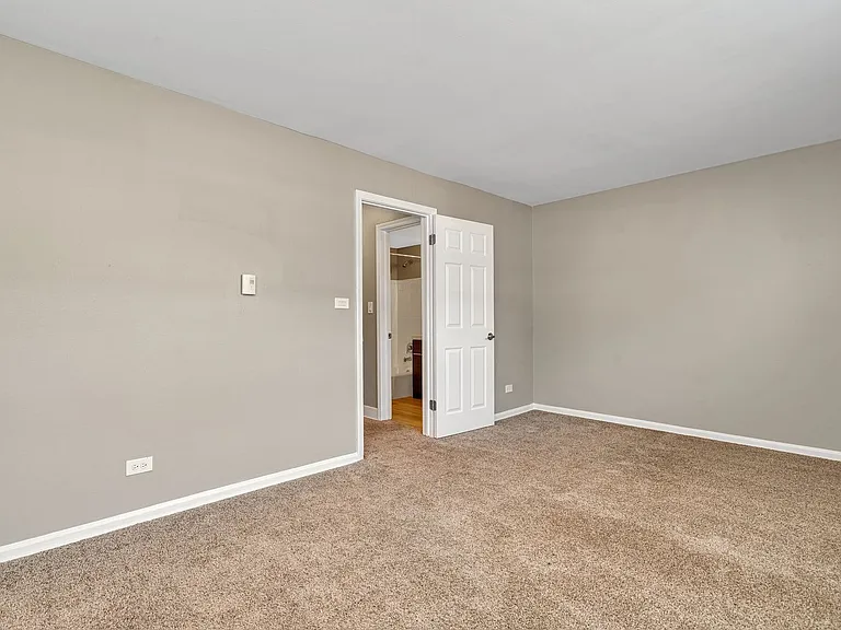 Iron Gate Apartments — Photo 39