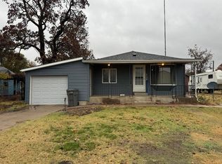 508 E 2nd St, Ellinwood, KS 67526