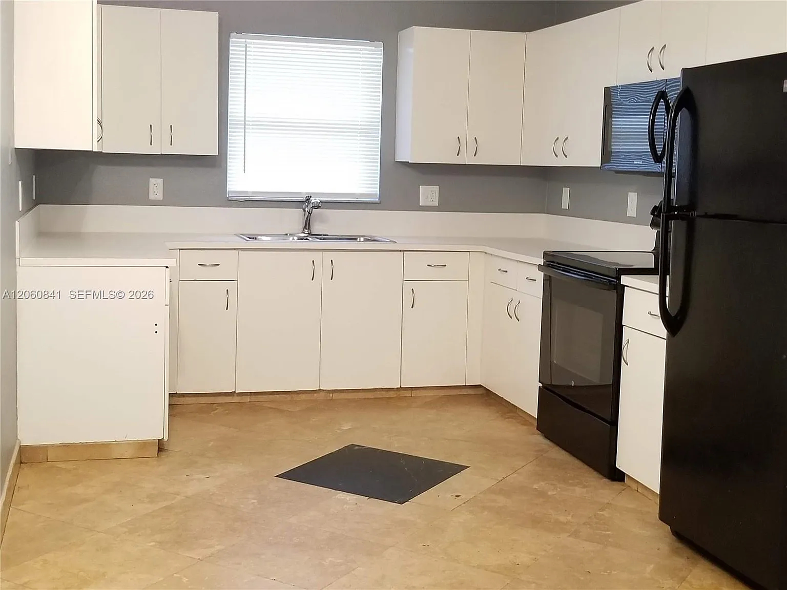 4 bed, 2.0 bath, 1290 sqft, $2,950 — Photo 4