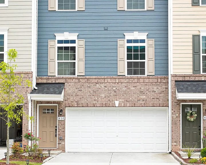 410 Cross Country Way — Photo 1