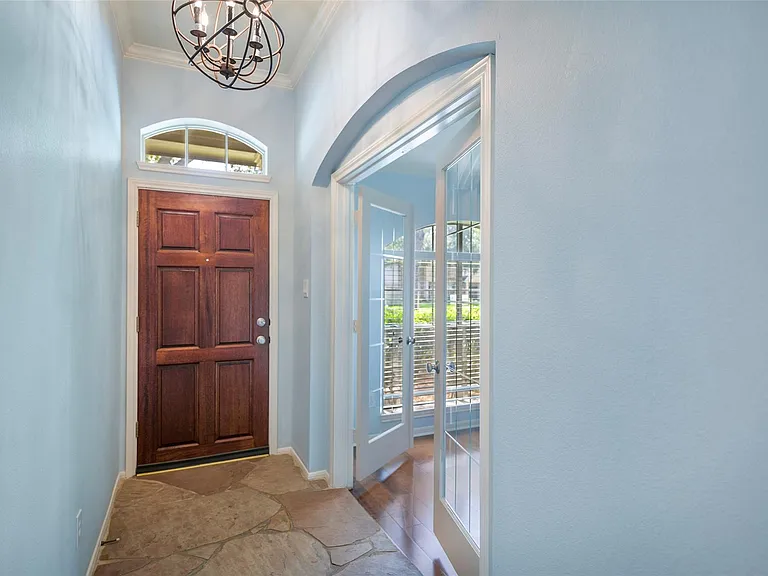 9719 Hawkins Ln — Photo 3