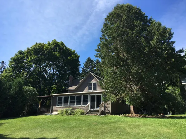 39 Harris Ln, Westport, NY 12993