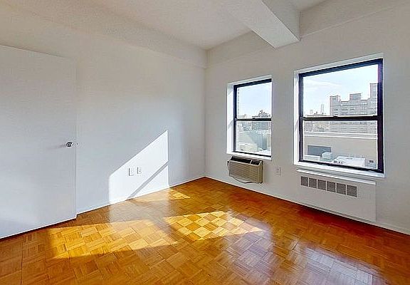 3rd image of 360 W 34th St APT 7P