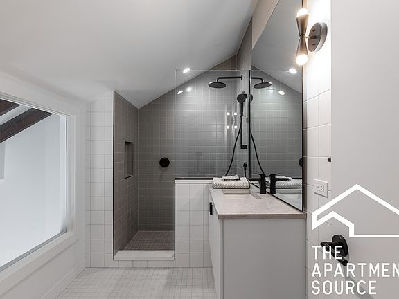 3rd image of 1712 Oak Ave Penthouse 404