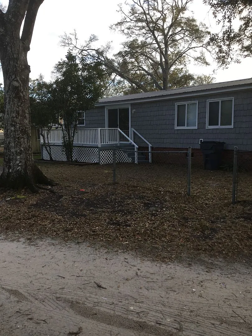 Shady Rest 3 Bedroom 2 Bath Renovated Manufactured Home — Photo 3