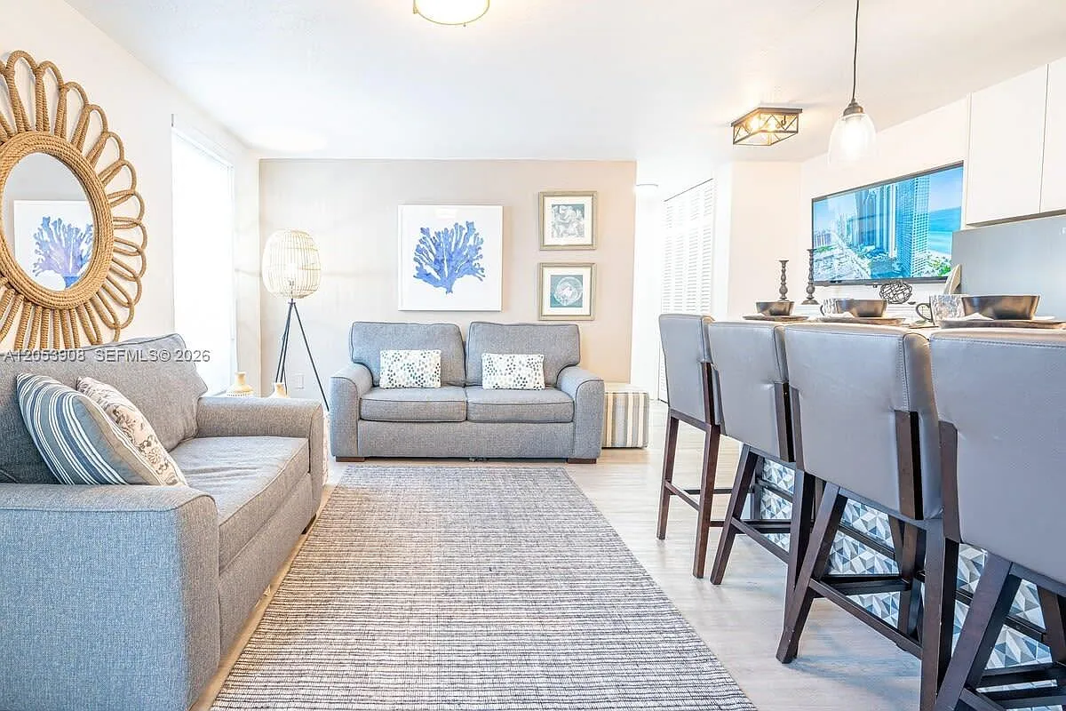 1 bed, 1.0 bath, $2,490 — Photo 2