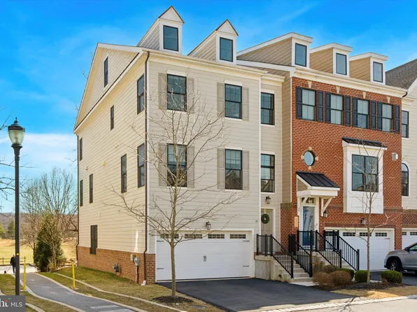 34 Parkview Cir, Wayne, PA 19087