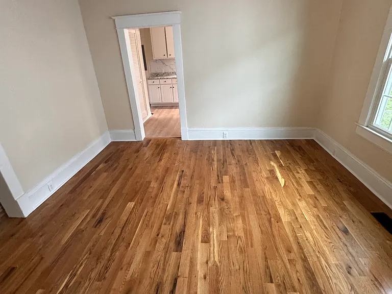 114 S Howell St — Photo 4
