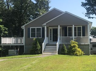 30 Pawtucket Ave, Bristol, RI 02809