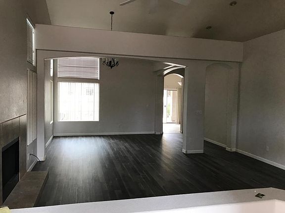 3rd image of 207 W Bolero Dr