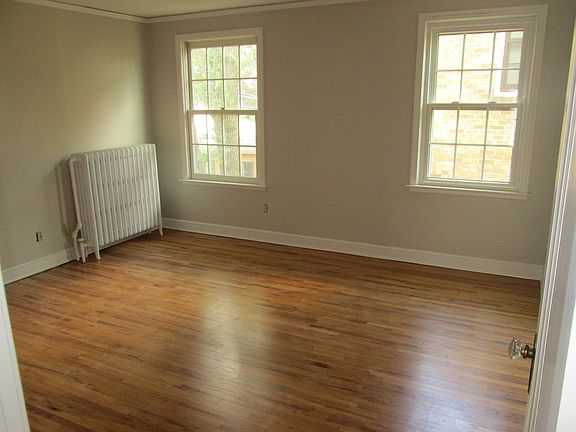 4th image of 1866 Wellesley Ave