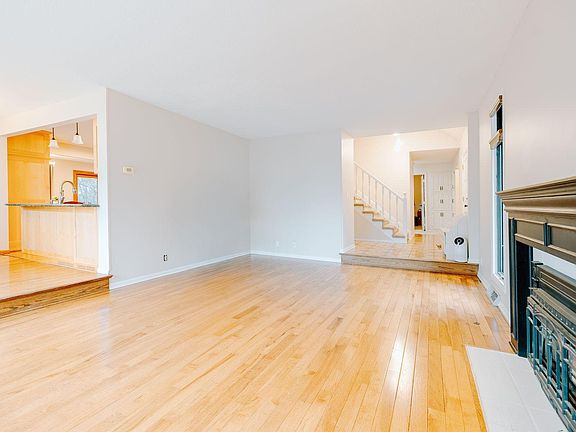 5th image of 71 Deer Hills Ct