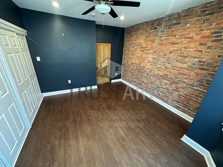 2406 E Allegheny Ave — Photo 10