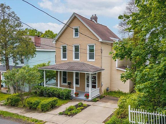 3rd image of 121 Maple Avenue