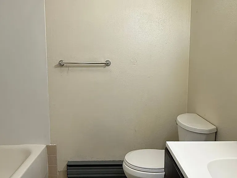 Emerson — Photo 8