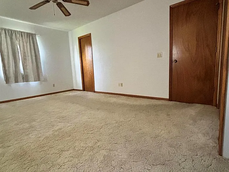 337 NW Tyler Ave — Photo 13