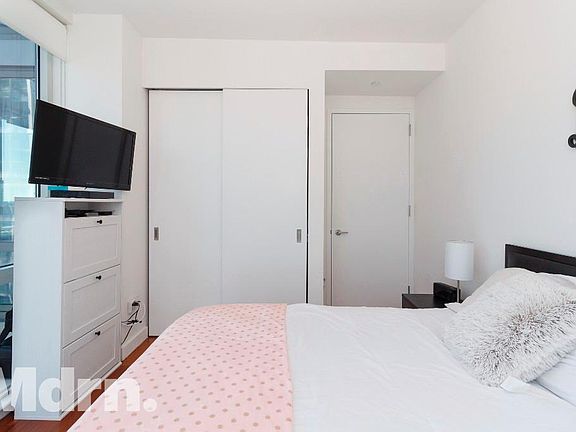 4th image of 620 W 42nd St APT 40H