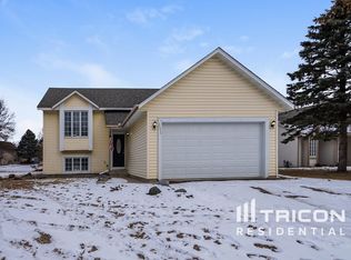 8906 Saint Croix Rd, Woodbury, MN 55125