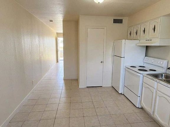 5th image of 602 E Ash St