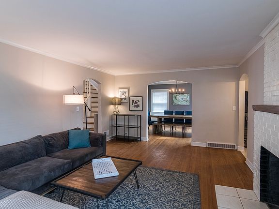5th image of 8437 Kedvale Ave
