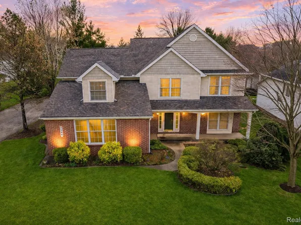 3249 Mackenzie Ct, Howell, MI 48843