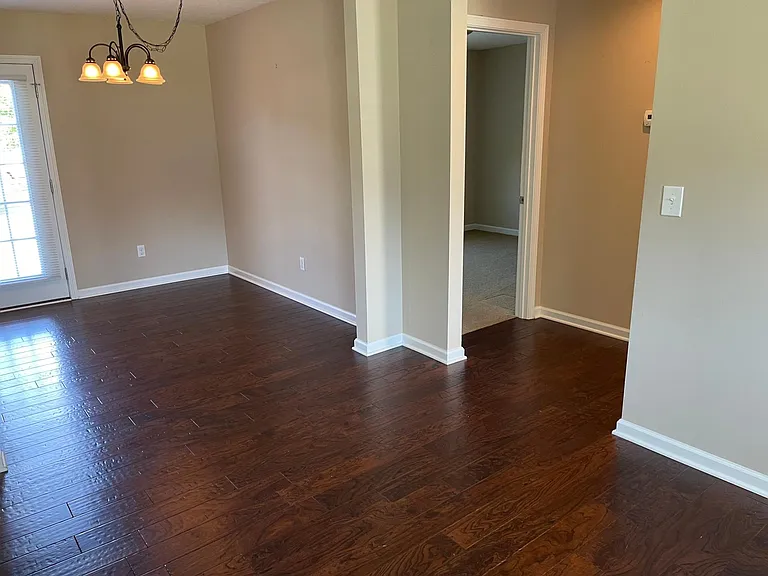 204 Williamsburg Cir — Photo 16