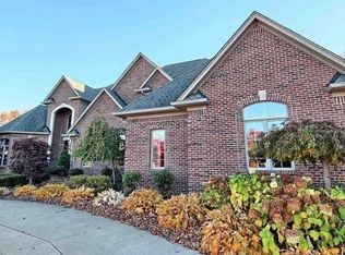 2414 Hawthorne Dr S, Shelby Township, MI 48316