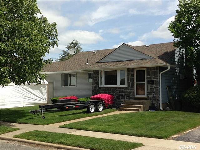 1st image of 141 Pollok Pl
