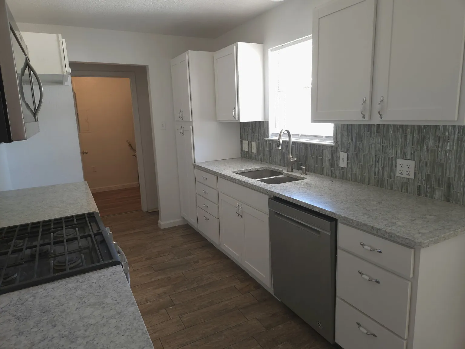 3 bed, 2.0 bath, $1,895 — Photo 4
