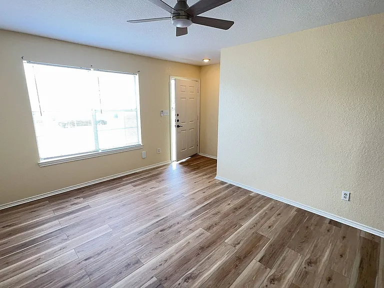 3207 Hereford Ln #B — Photo 7