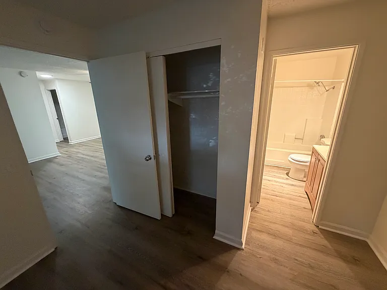 Eureka Gardens Apartments — Photo 13