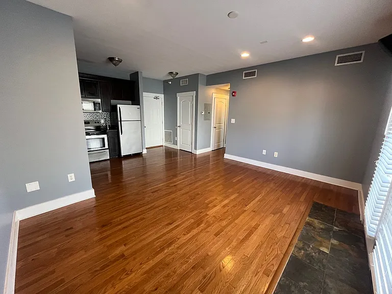 703 N Walnut St — Photo 3