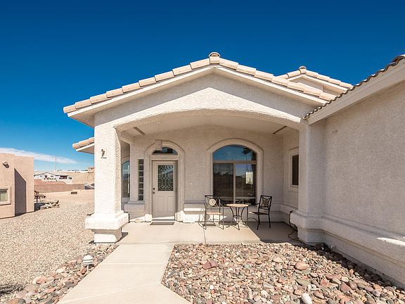 3rd image of 3851 Yucca Dr