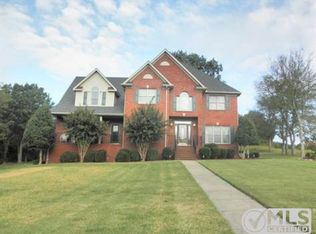 587 Molino Rd, Fayetteville, TN 37334