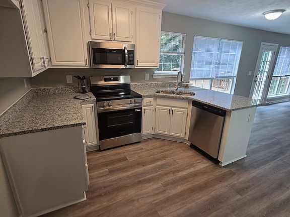 5th image of 1360 Waterford Ln