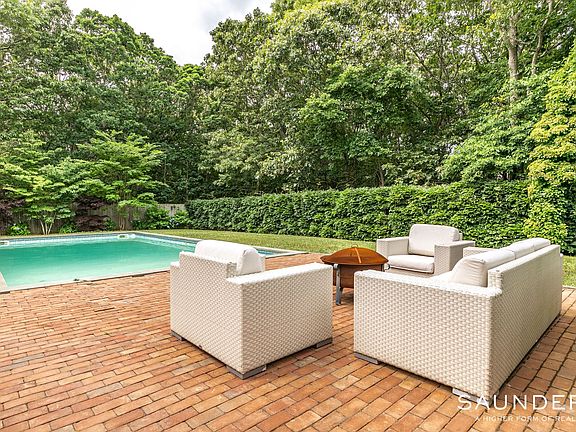 3rd image of 8 Amagansett Dr E