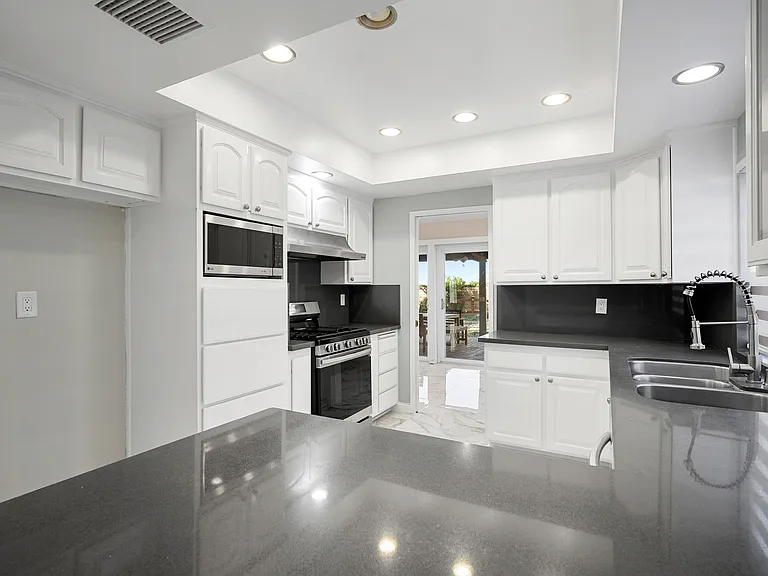 13945 Breger Ave — Photo 13
