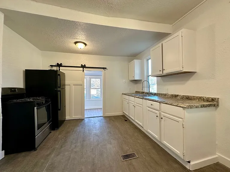 2815 Humboldt Ave N — Photo 1