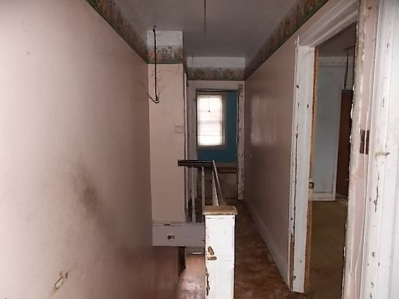 5th image of 633 E Wishart St